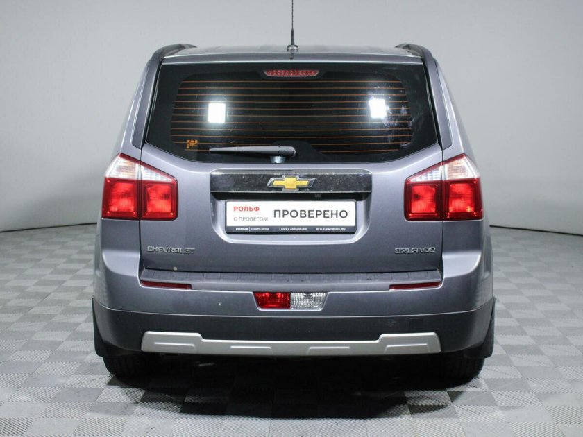 Серый шевроле