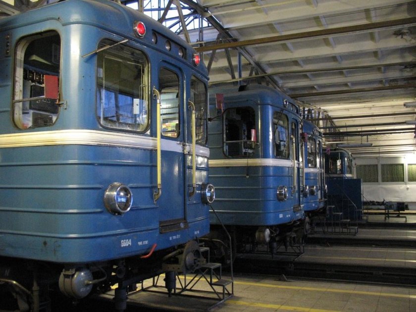 Вагон метро ЕМА 502