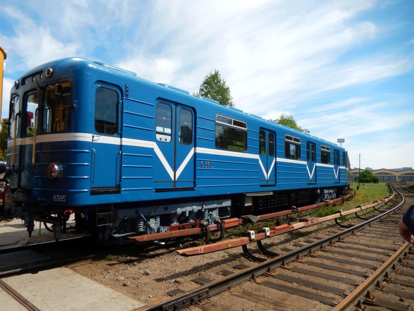 Вагон метро ЕМА 502