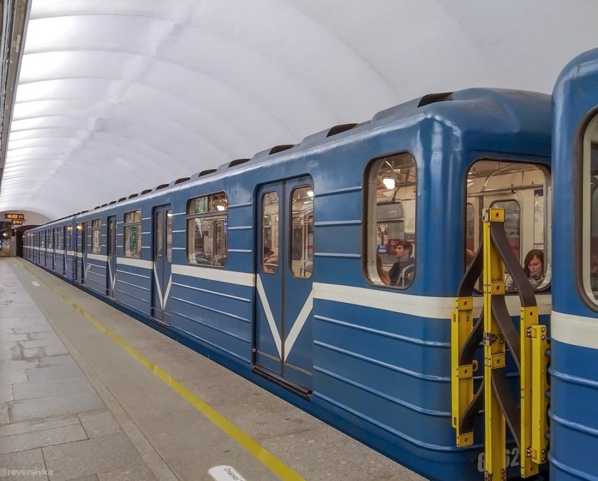 Вагон метро ема 502