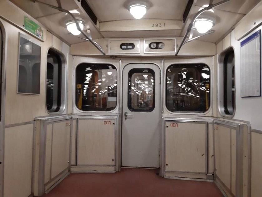 Метровагон ЕМА 501