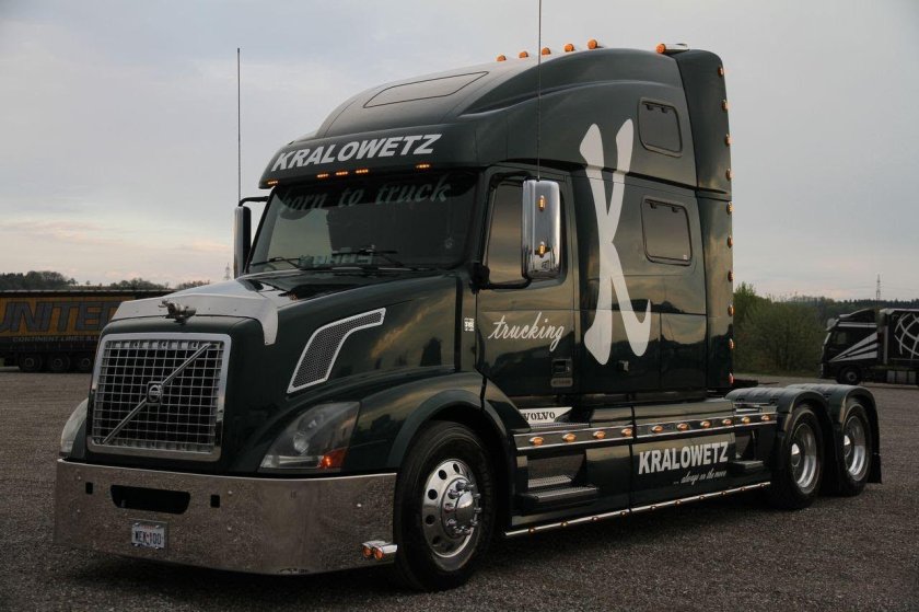 Грузовик Volvo VNL 780