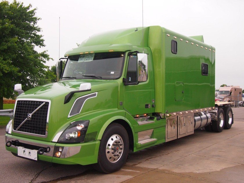 Volvo VNL Custom Sleeper