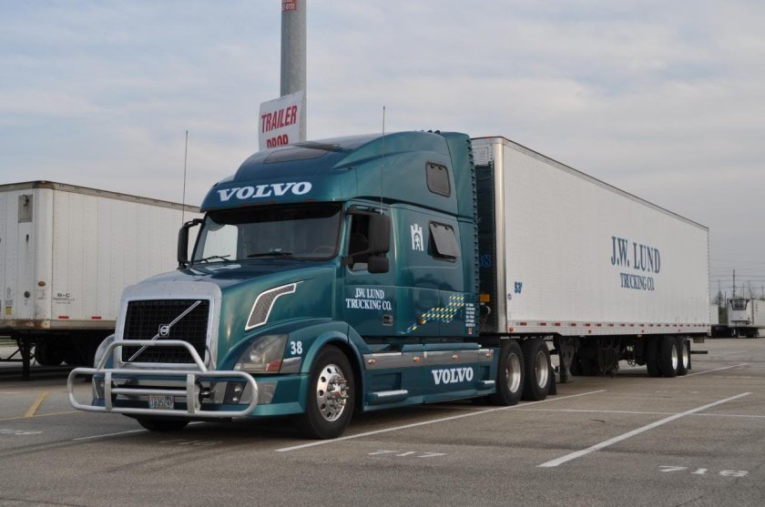 Грузовик Volvo VNL 780