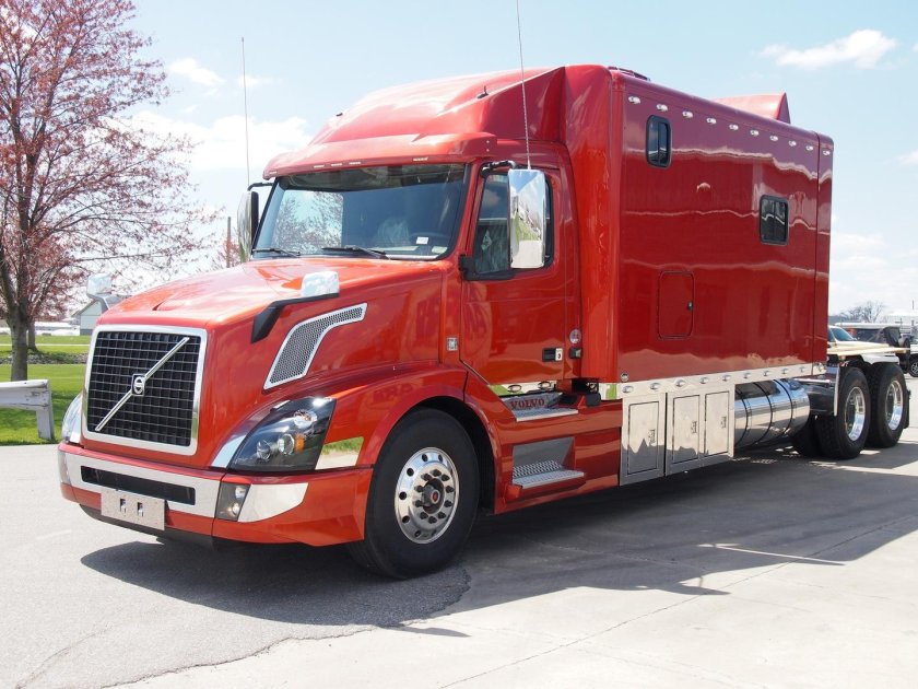 Volvo VNL Custom Sleeper
