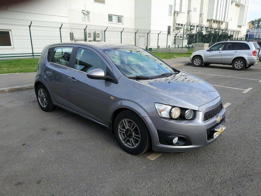 Chevrolet Aveo t300 хэтчбек
