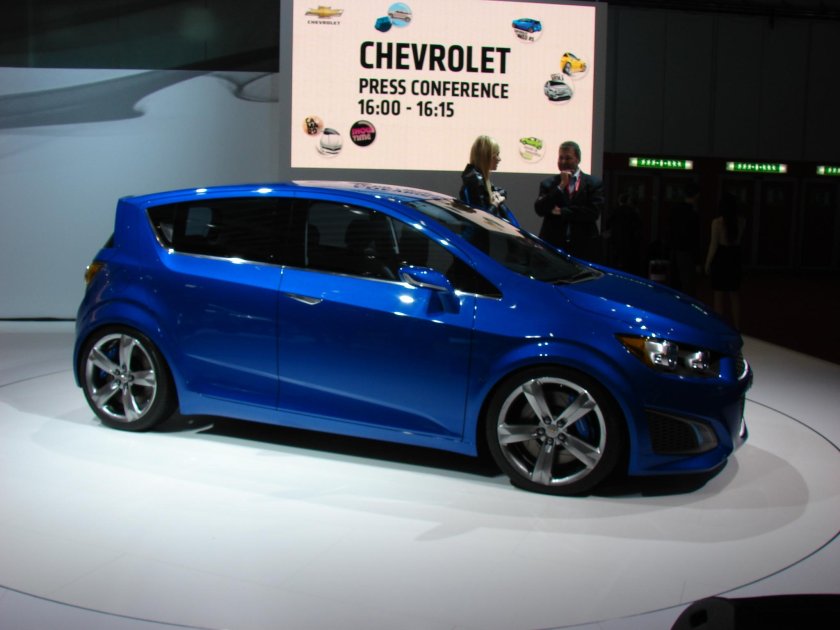 Chevrolet Aveo t300 хэтчбек