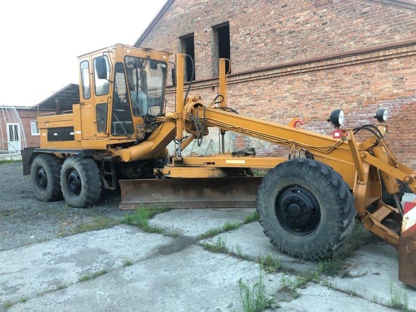 Автогрейдер дз 180