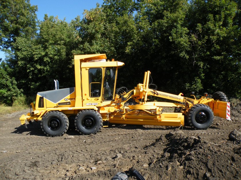 Автогрейдер Дормаш ДЗ-122б