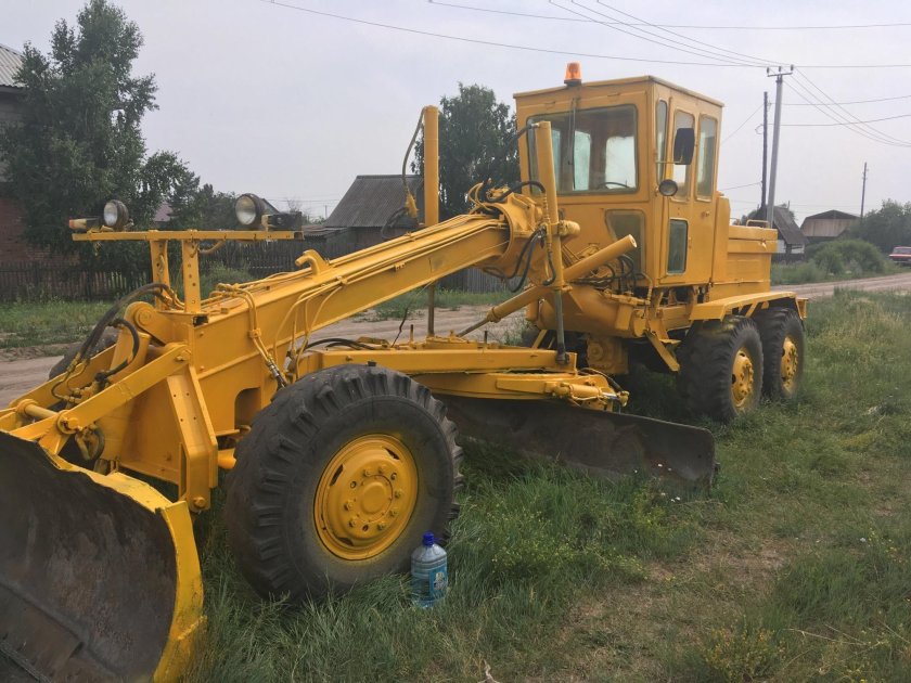 Автогрейдер ДЗ-122