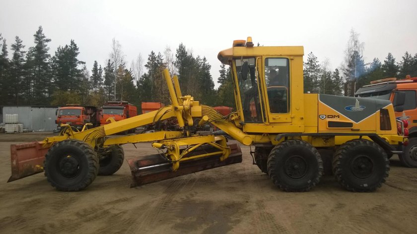 Автогрейдер Дормаш ДЗ-122б