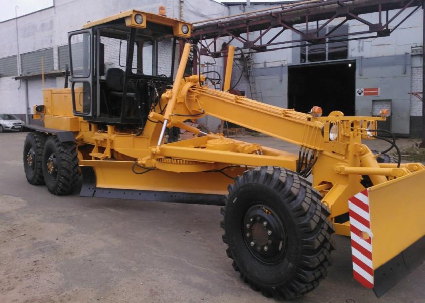 Автогрейдер ДЗ-180