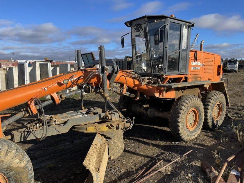 Автогрейдер umg