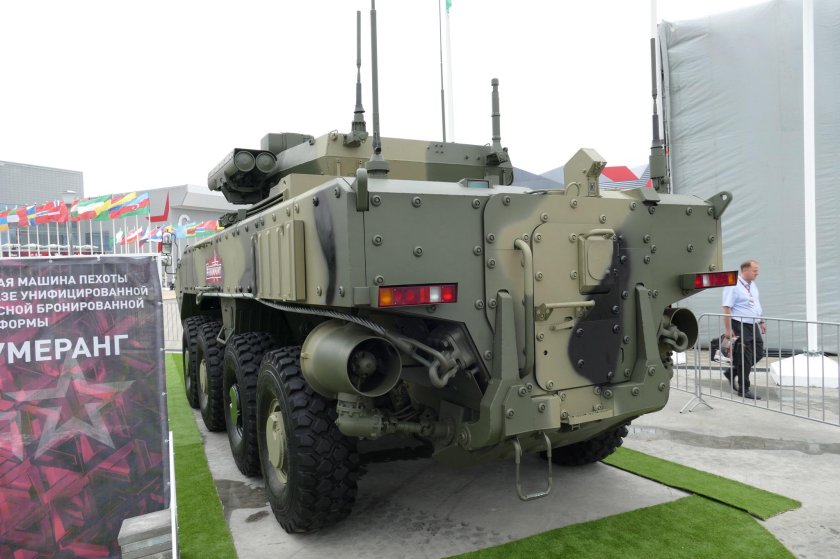 БТР Бумеранг и БТР 80