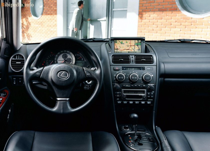 Лексус ИС 200 салон