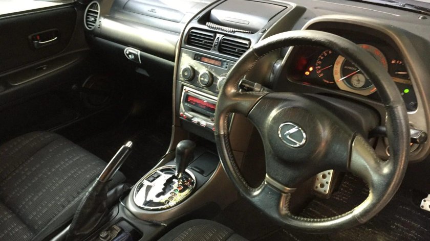 Toyota Altezza 1999 салон