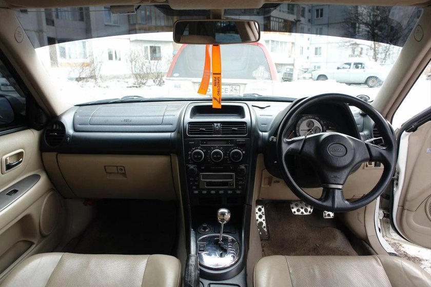 Toyota altezza 2001 салон