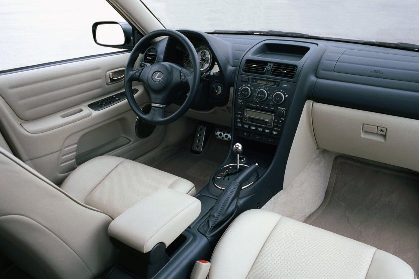 Lexus is300c салон