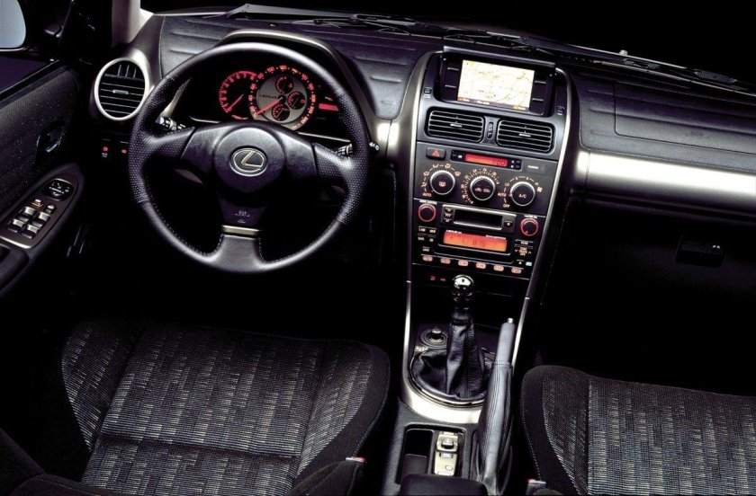 Лексус is 200 2000