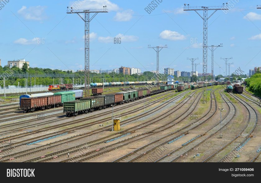 Поезд части на станции Лосиноостровская