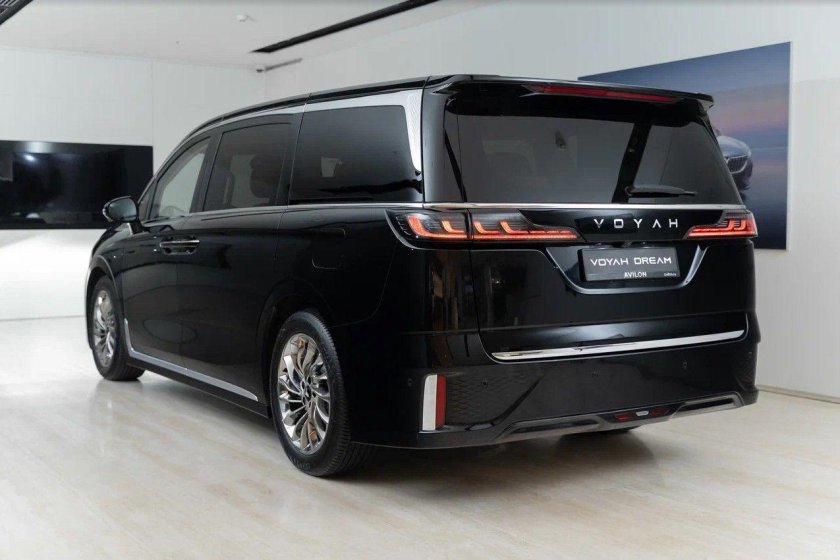 Voyah Dream Hybrid 2024