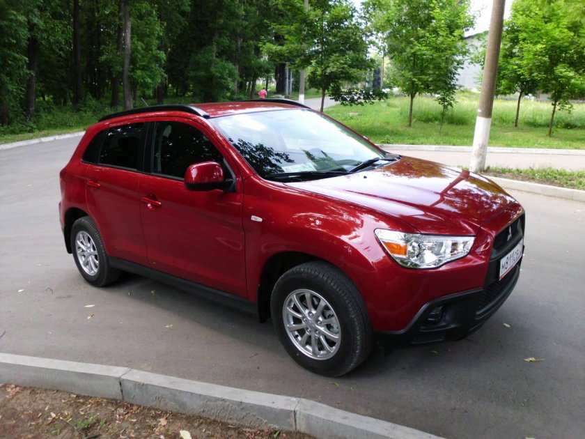 Mitsubishi ASX красный