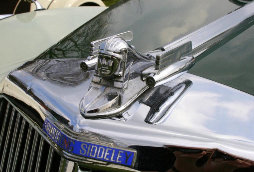 Утка на капот srt8