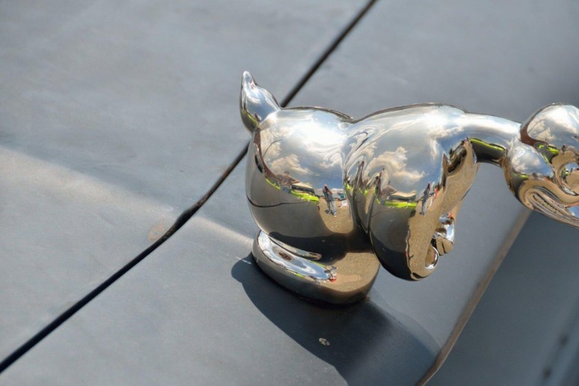 Фигурка на капот автомобиля