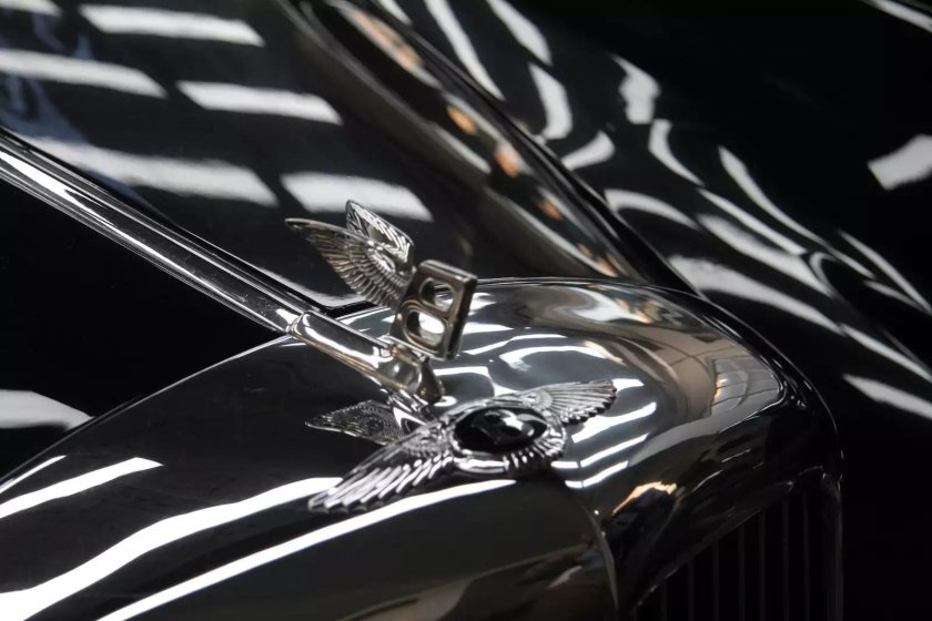 Марка машины с птичкой