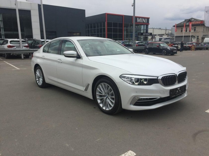 БМВ 520 2019