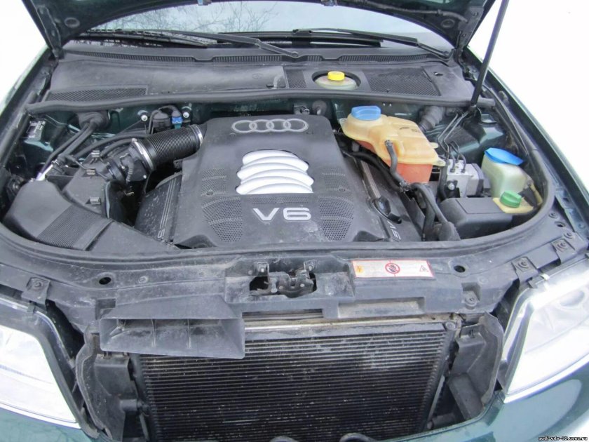 Моторный отсек Ауди а6 с5 2.4