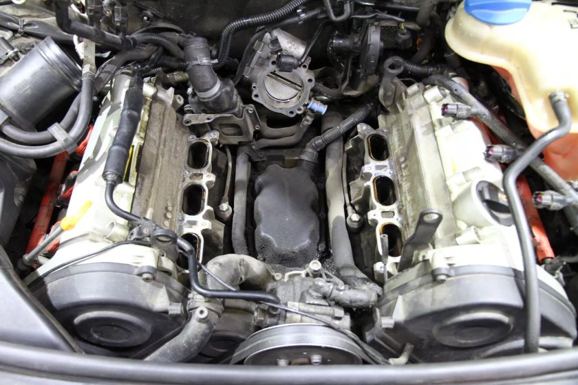 Впускной коллектор Ауди а6 с4 2.8