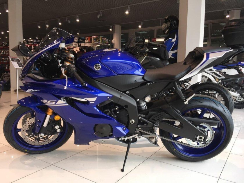 Ямаха р6 в синем цвете