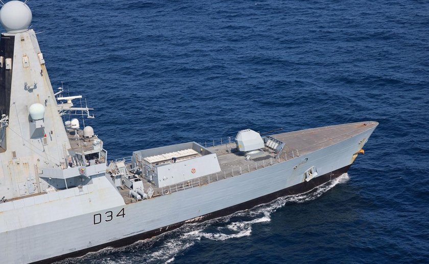 Британский эсминец дефендер