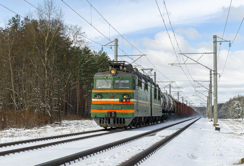 Локомотив железнодорожный вл80