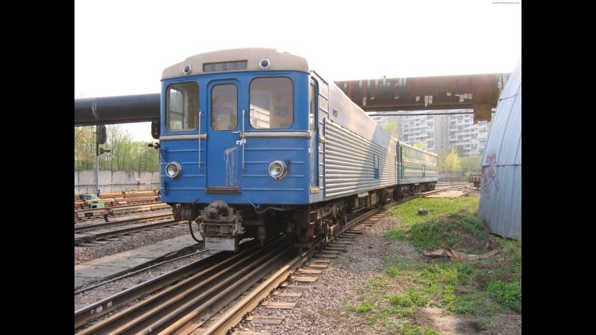 Контактно-аккумуляторный электровоз ВЭКА-001