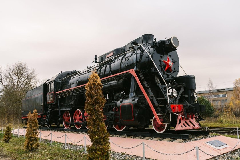 Памятник паровоз рославль