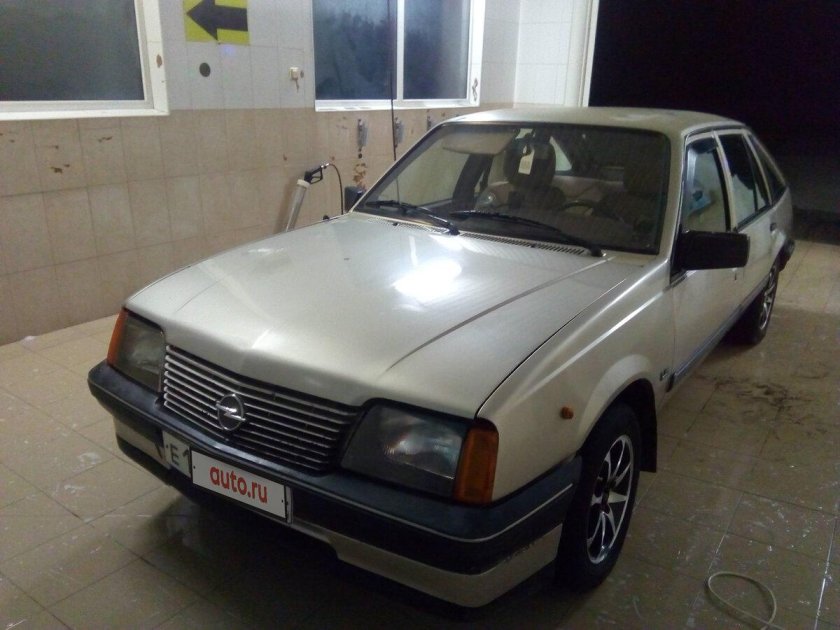 Опель Аскона 1988 хэтчбек