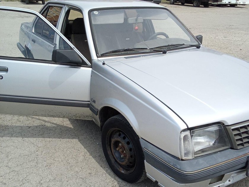 Опель аскона 1.6 1987 хэтчбек