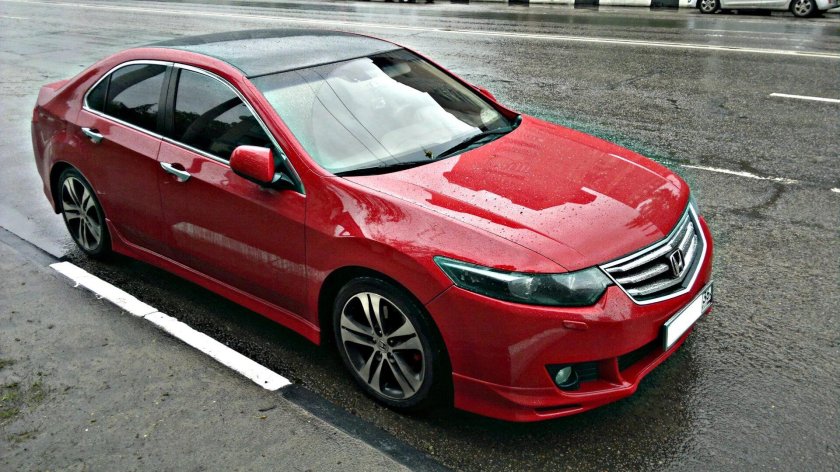 Хонда Аккорд 8 красная