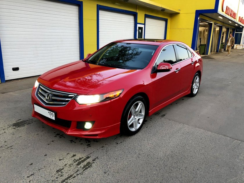 Honda Accord 2008 красная