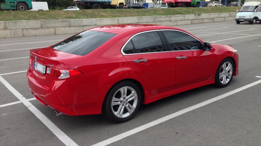 Honda Accord 2008 красная