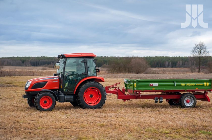 Трактор Пронар 1221