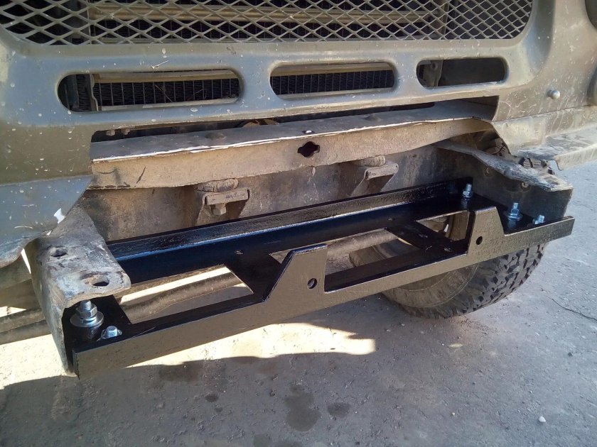 Площадка для лебедки на УАЗ 469 под штатный бампер