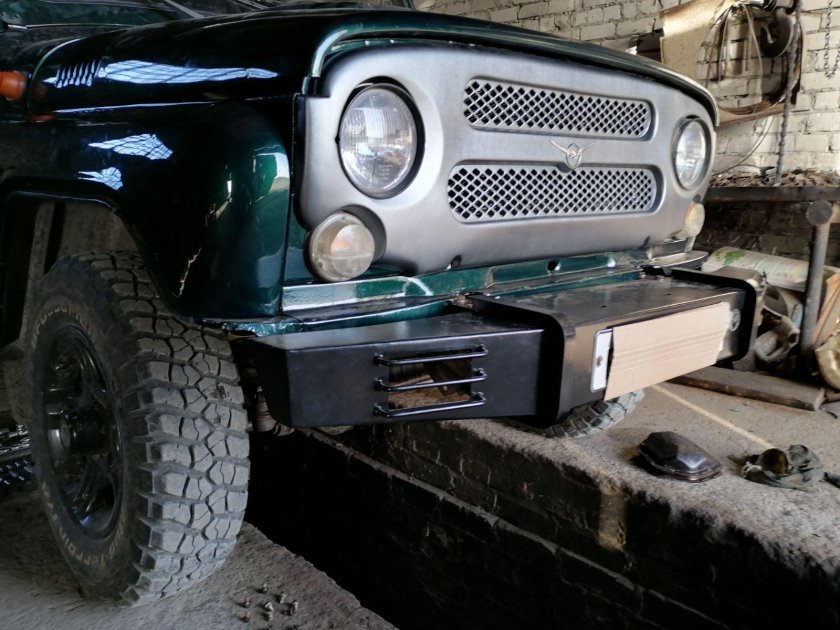 Передний силовой бампер УАЗ 469