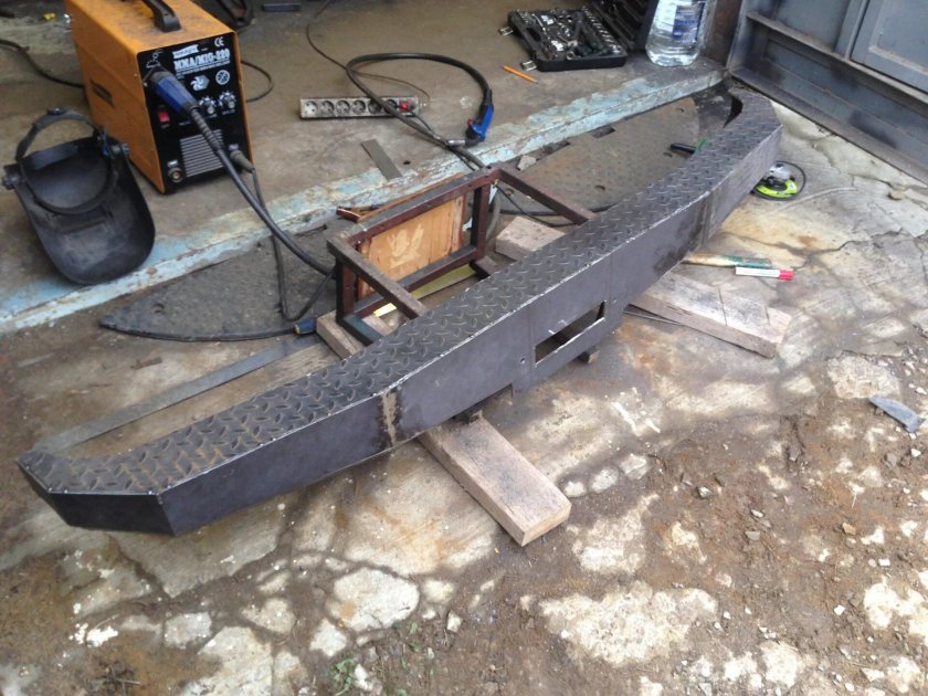 Самодельный силовой бампер на УАЗ 469