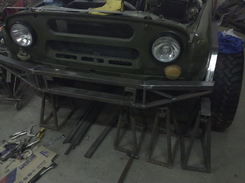 Передний бампер на УАЗ 469 из трубы