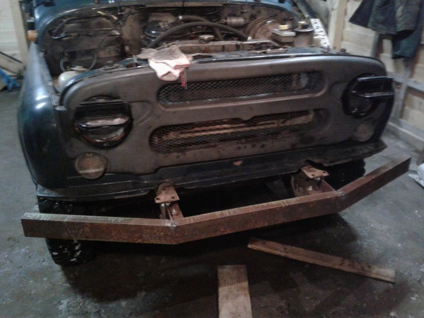 Бампер из швеллера на УАЗ 469