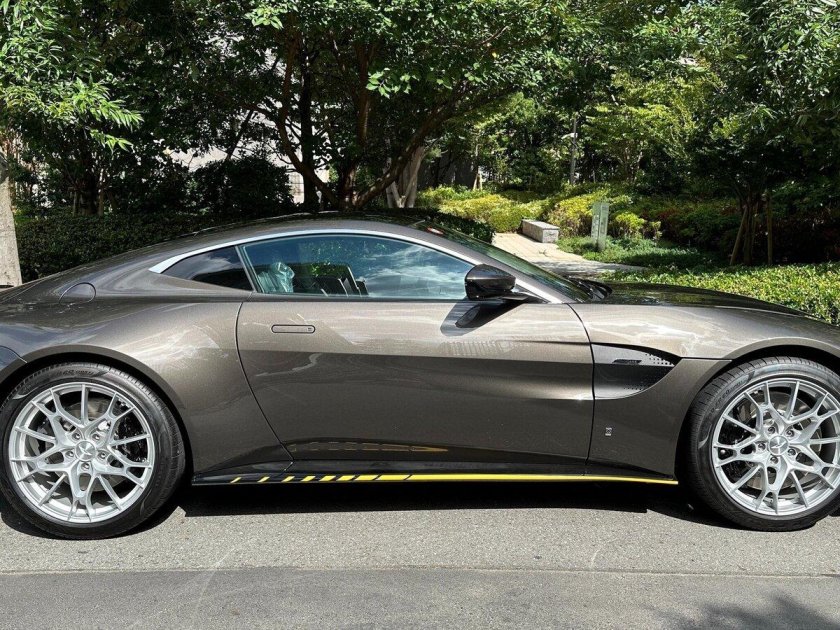 Aston martin vantage