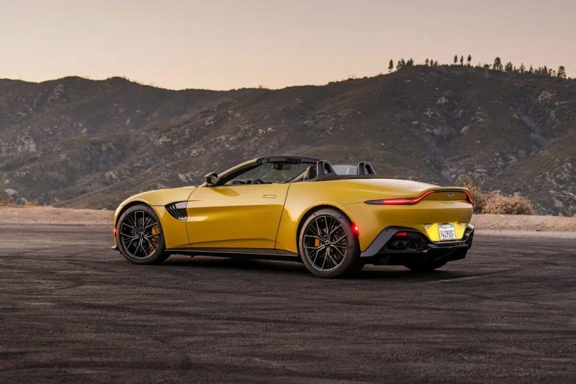 Астон Мартин 2021